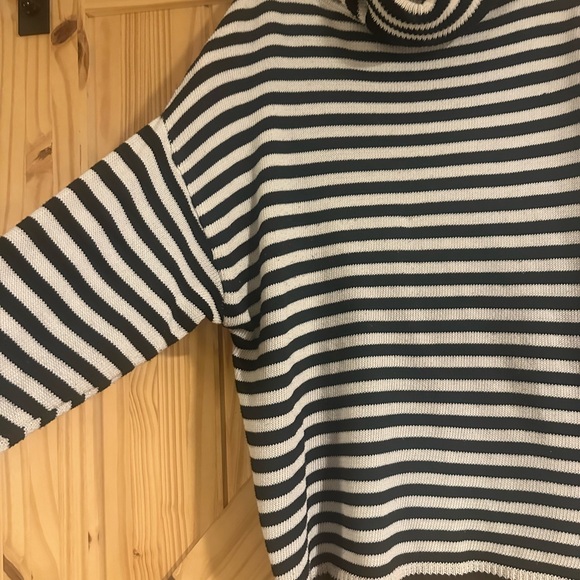 Oversized Workhall turtleneck - Picture 3 of 4